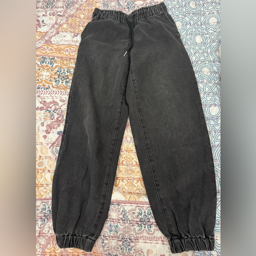 FOREVER 21 jeans scrunch at the bottom
